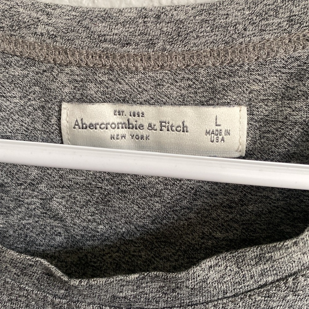 Abercrombie & Fitch cropped t-shirt - Picture 4 of 5
